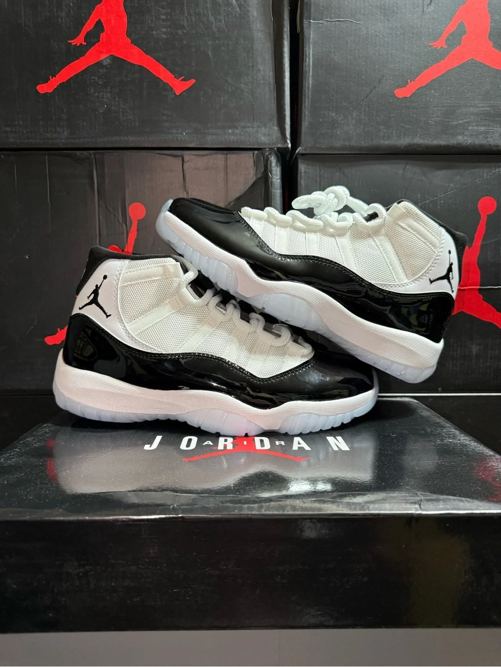 Jordan Retro 11 Concord Low Sneakers